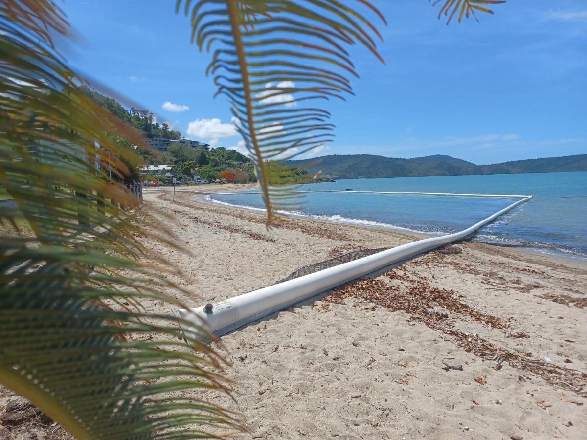 Whitsunday Waterfront Apartments Airlie Beach Bagian luar foto
