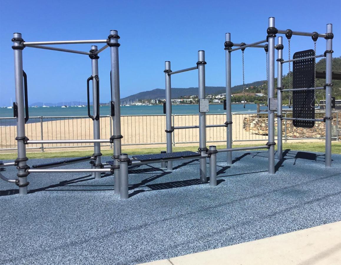 Whitsunday Waterfront Apartments Airlie Beach Bagian luar foto