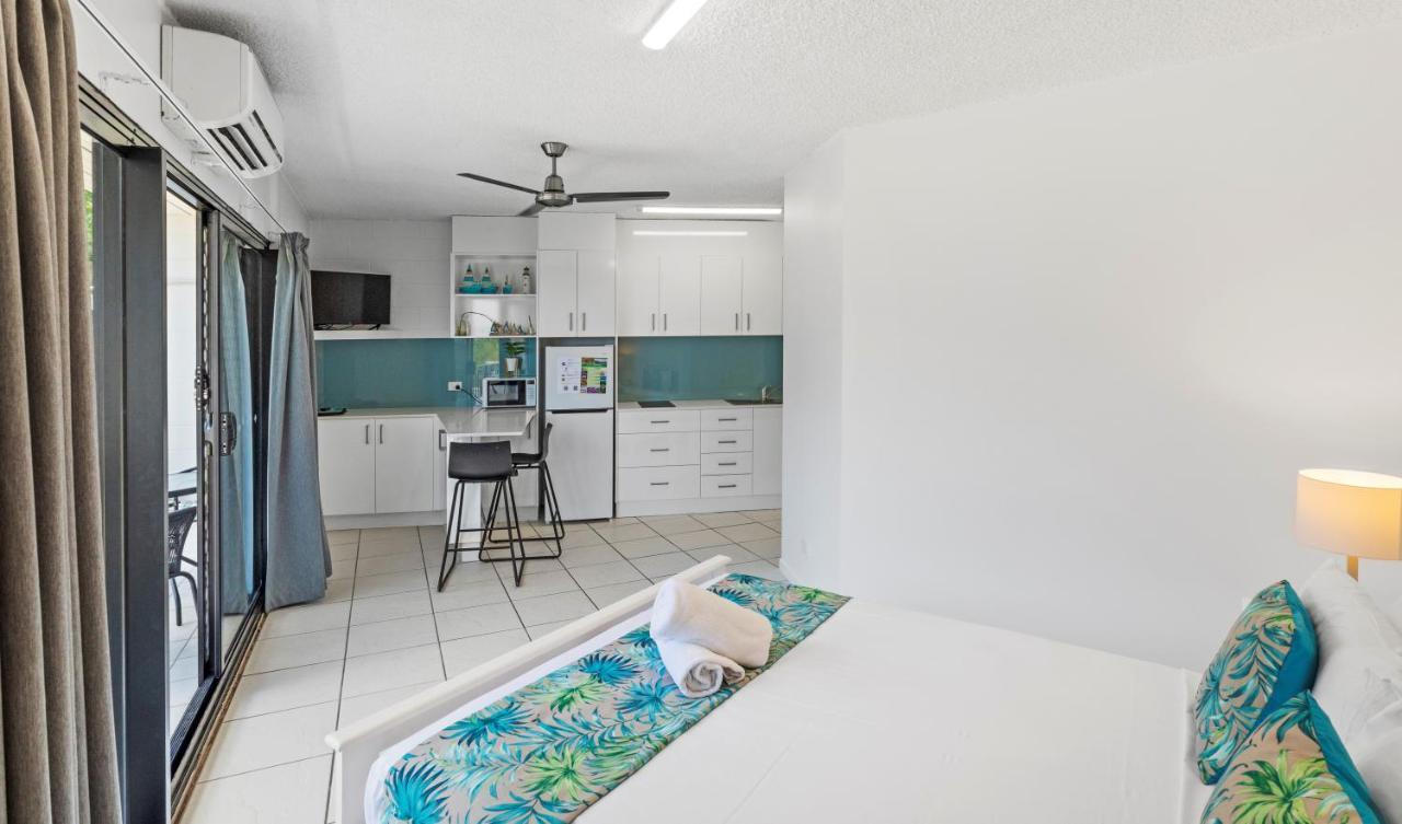 Whitsunday Waterfront Apartments Airlie Beach Bagian luar foto