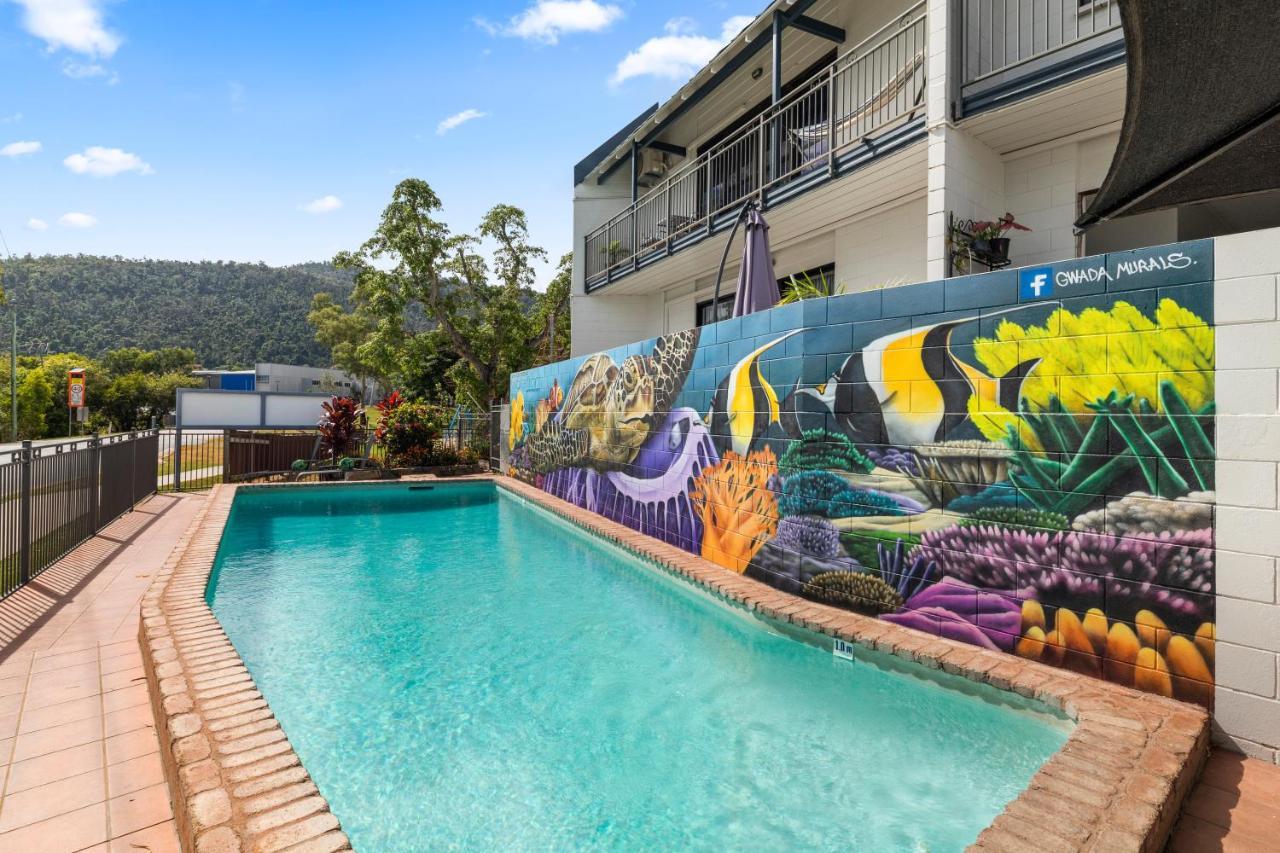 Whitsunday Waterfront Apartments Airlie Beach Bagian luar foto