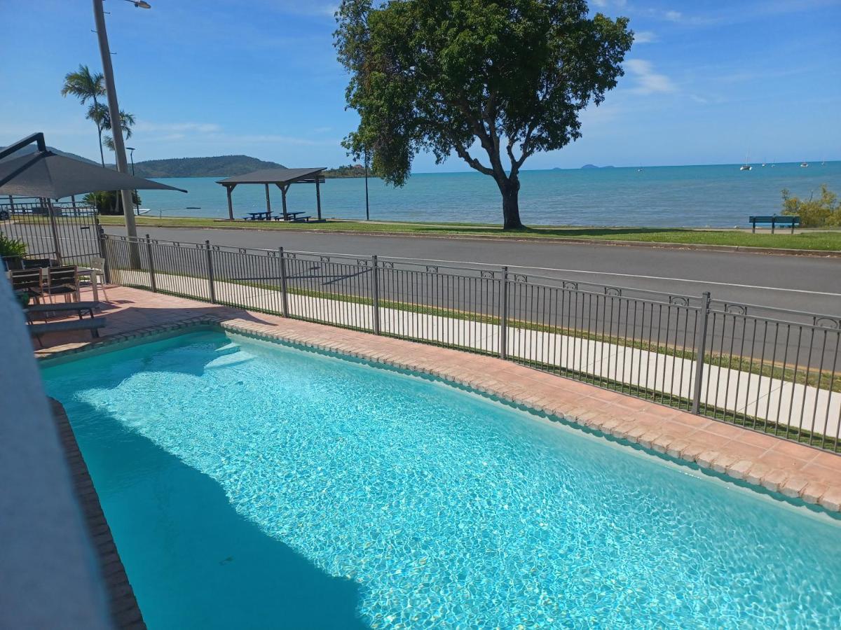 Whitsunday Waterfront Apartments Airlie Beach Bagian luar foto