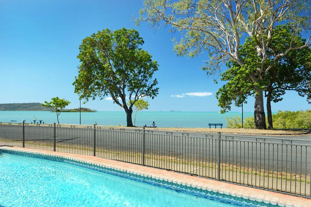Whitsunday Waterfront Apartments Airlie Beach Bagian luar foto