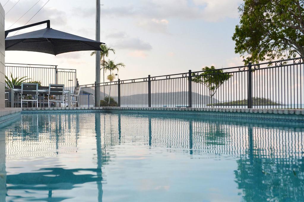 Whitsunday Waterfront Apartments Airlie Beach Bagian luar foto