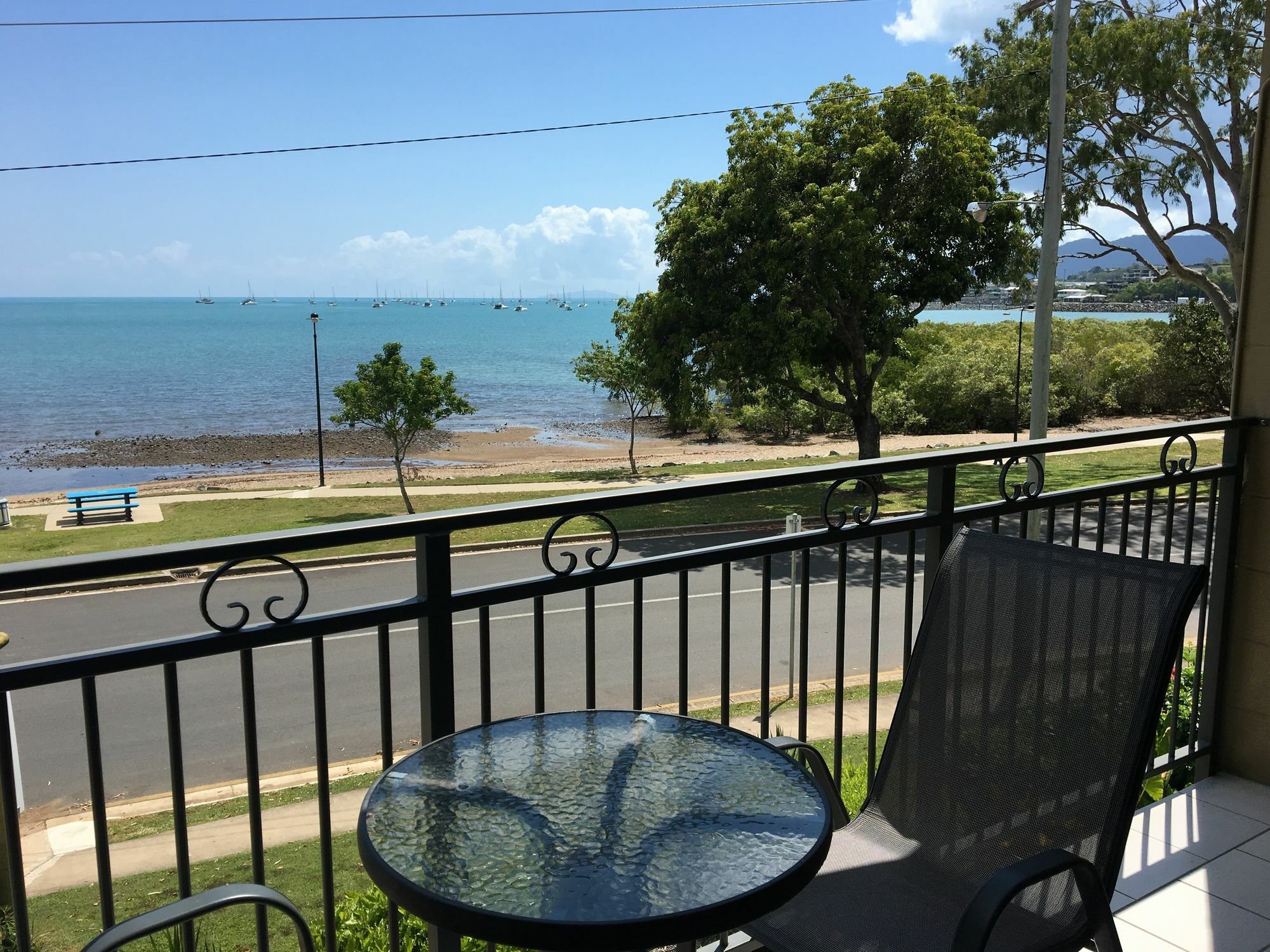 Whitsunday Waterfront Apartments Airlie Beach Bagian luar foto