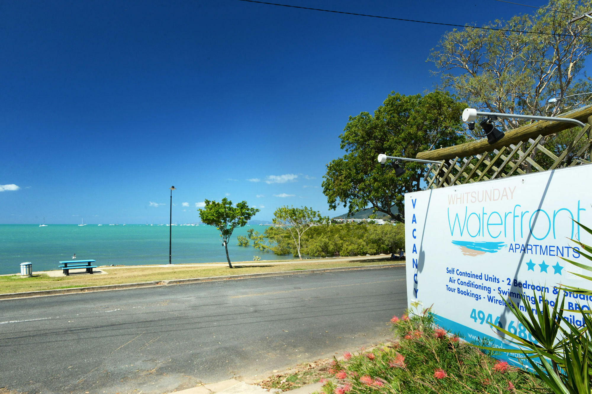Whitsunday Waterfront Apartments Airlie Beach Bagian luar foto